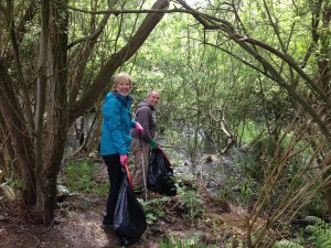 New Cut Canal litter pickers Val and Duncan 79 17.5.15