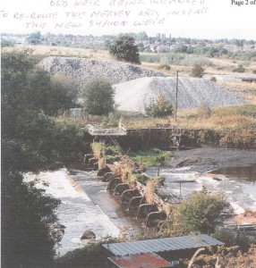 57 Old Weir being removed after 50 (684 x 967)