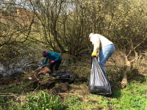 New Cut Canal litter pick 16.04.16 1 Litter pickers 50(1632 x 1224)