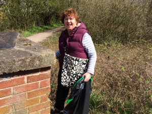 New Cut Canal litter pick 16.04.16 12 Lynda Eagan 50(1632 x 1224)