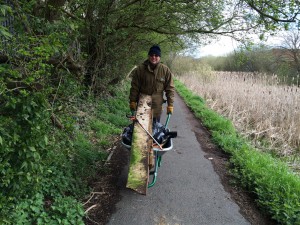 New Cut Canal litter pick 16.04.16 15 Terry and wheelbarrow a 50(1632 x 1224)