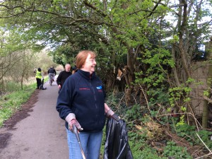 New Cut Canal litter pick 16.04.16 3 Mary Greenslade 50(1632 x 1224)