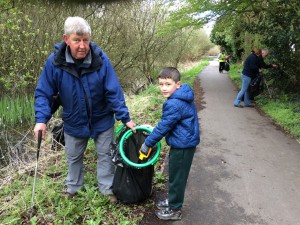 New Cut Canal litter pick 16.04.16 9 Kev Price and Charlie Wortley a Beaver 50(1632 x 1224)