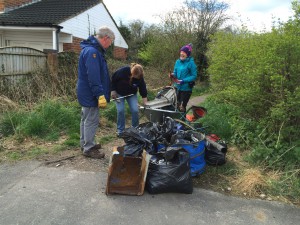 New Cut Canal litter pick 16.04.16 rubbish b 50(1632 x 1224)