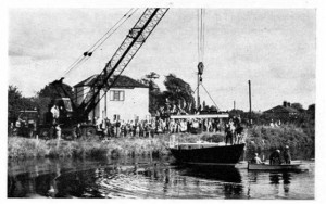 mk-concrete-boat-3-launch-by-lock-cottage-558-x-350